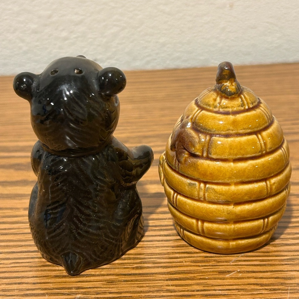 Charming Bear and Beehive Salt & Pepper Shaker’s - Picture 2 of 7